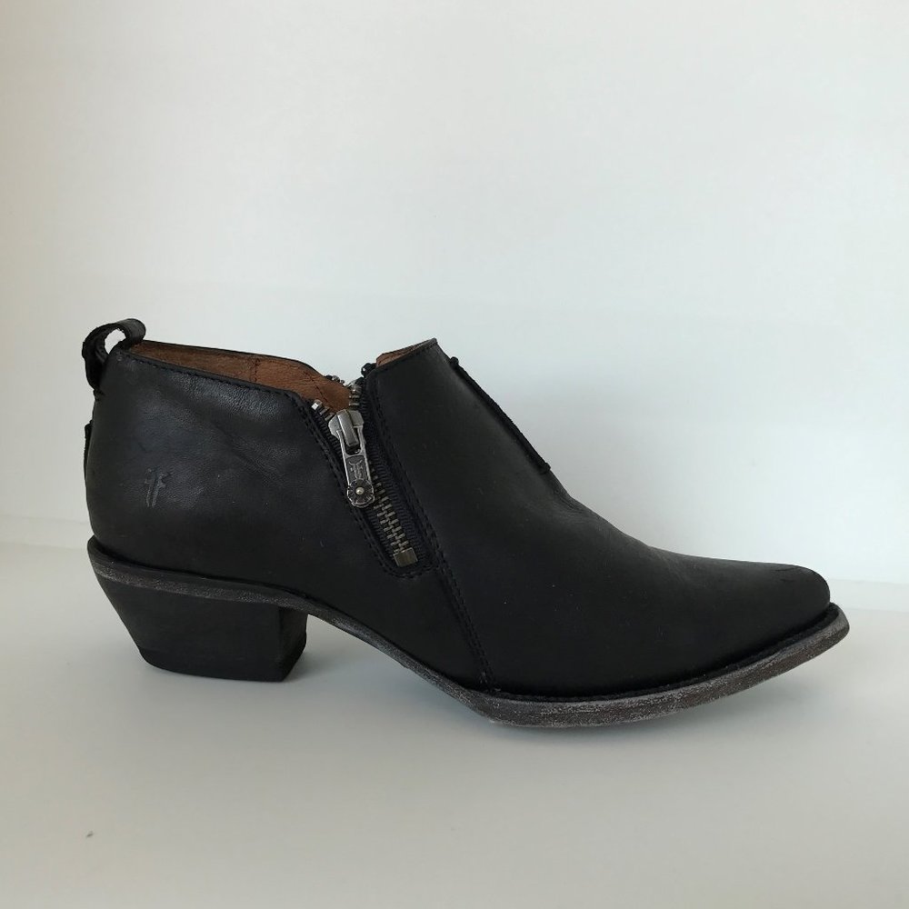 Frye Sacha Moto Shootie Black Leather Ankle Boots US 7.5 Pointed Toe Double Zip